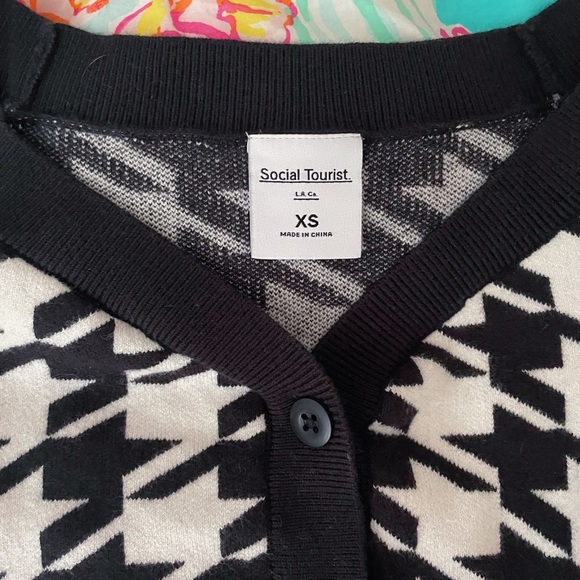 Social Tourist Knit Set - Picture 8 of 9